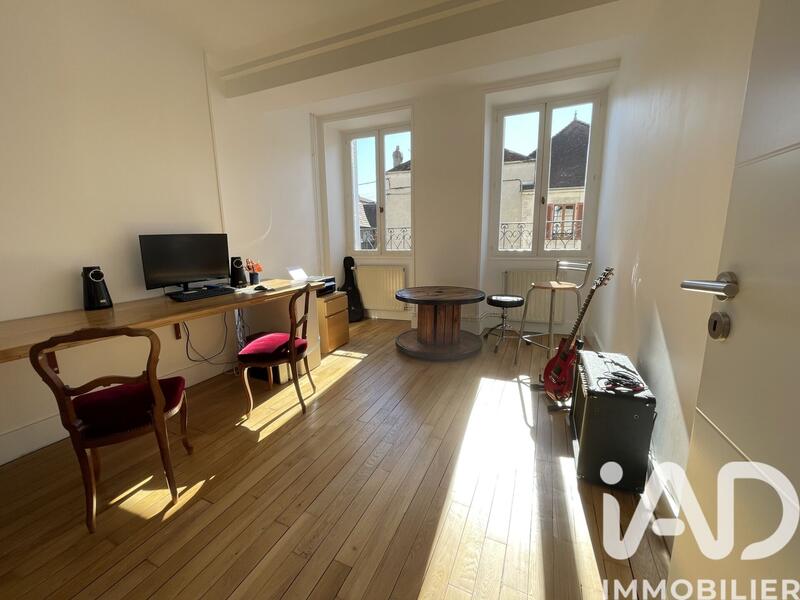 Maison - 215 m² - 7 pièces