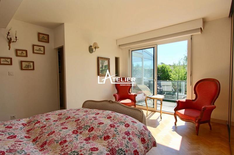 Maison - 225 m² - 9 pièces