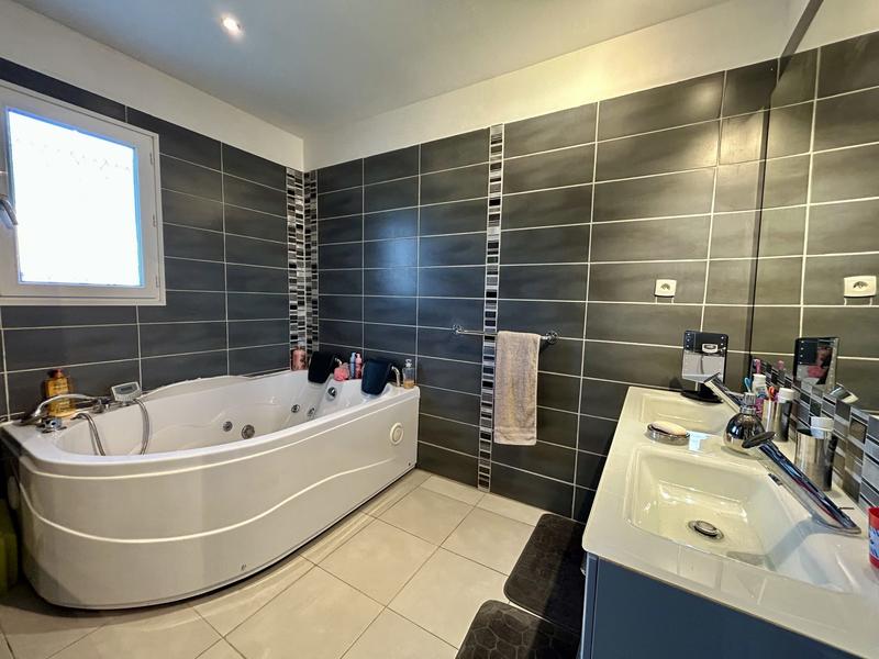 Maison - 143 m² - 6 pièces