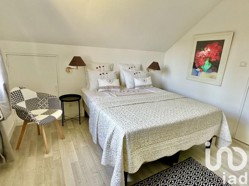 Maison - 202 m² - 9 pièces