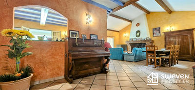 Maison traditionnelle - 202 m² - 7 pièces