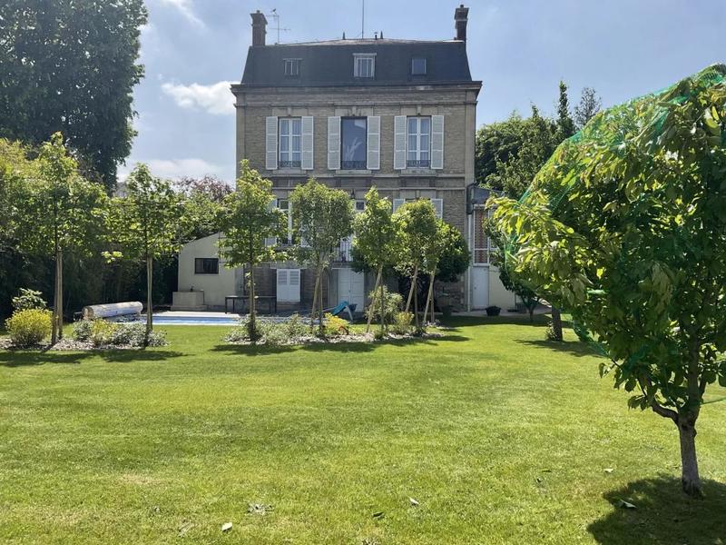 Maison de maîtres - 251 m² - 9 pièces