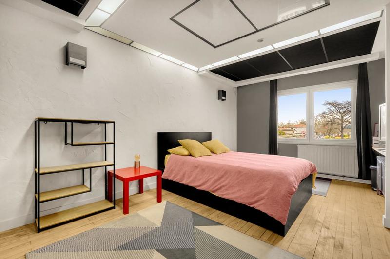 Maison - 240 m² - 6 pièces