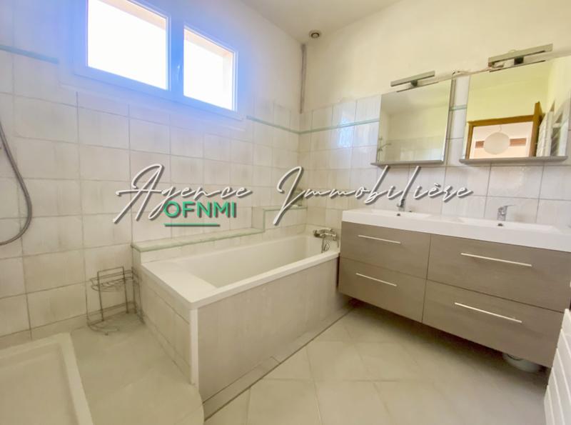 Maison - 365 m² - 5 pièces