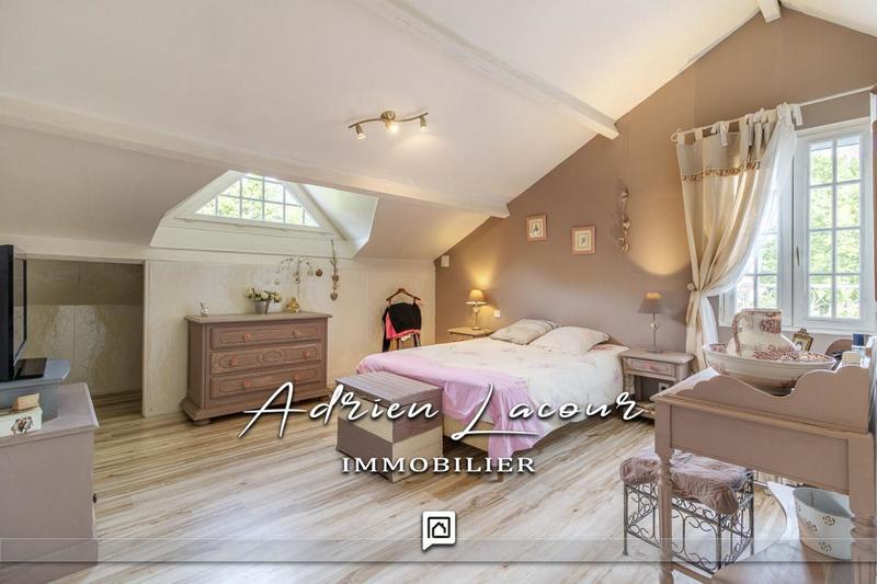 Maison - 180 m² - 8 pièces