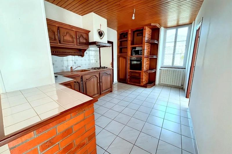Maison - 235 m² - 10 pièces