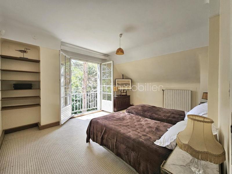 Demeure - 231 m² - 7 pièces