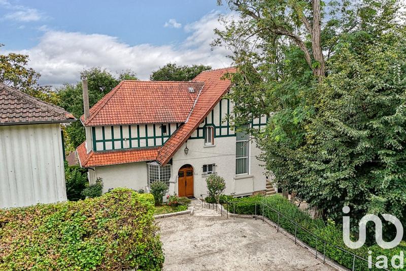 Maison - 223 m² - 8 pièces