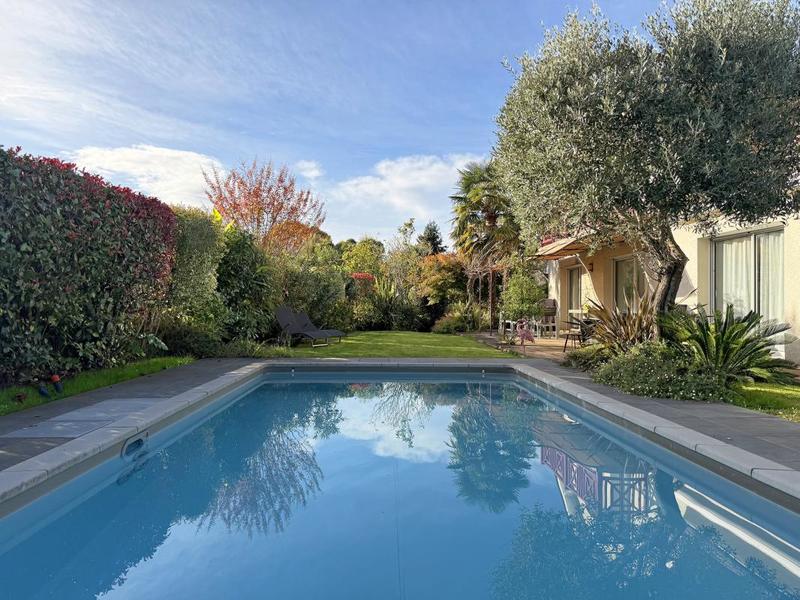 Maison - 200 m² - 7 pièces