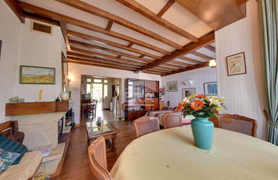 Maison - 270 m² - 11 pièces