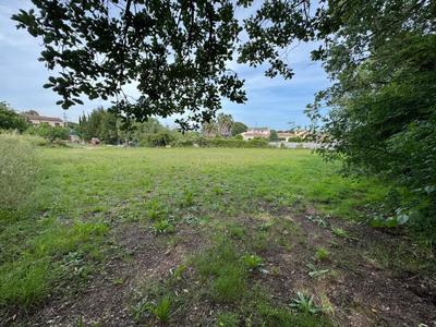 Terrain constructible - 1 055 m²