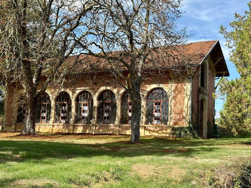 Château - 451 m² - 14 pièces