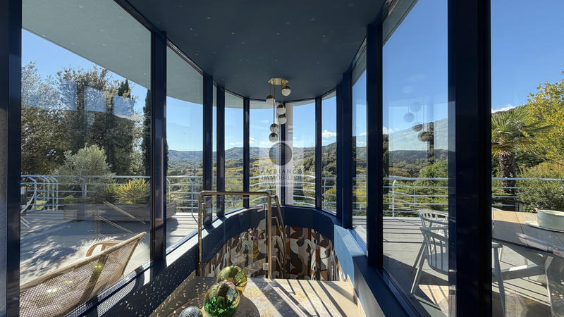 Maison - 258 m² - 7 pièces