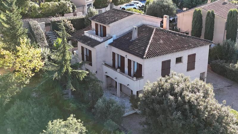 Maison - 207 m² - 5 pièces