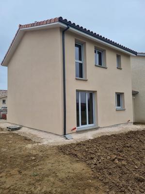 Maison - 90 m² - 4 pièces