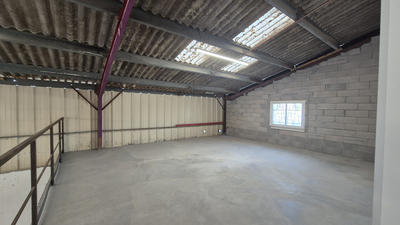 Local d'activités - 375 m²