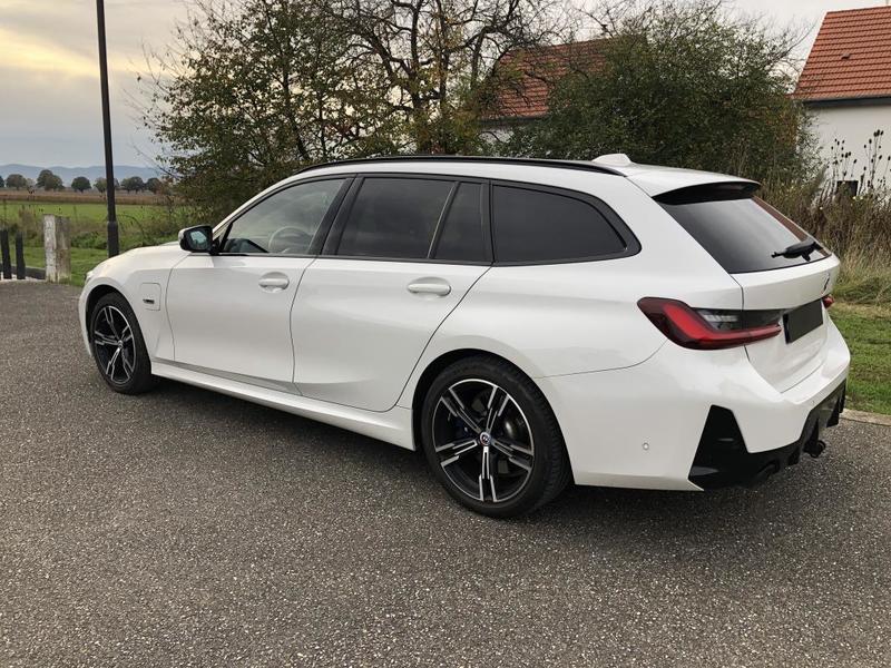 Bmw Série 3 Touring 330e m Sport 292 Pack Innovation Hybride Rechargeable / Toit Ouvrant Attache Remorque Camera de Recul Phares Lazer Harman Kardon
