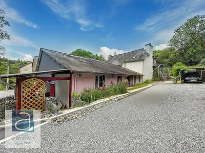 Maison - 202 m² - 7 pièces