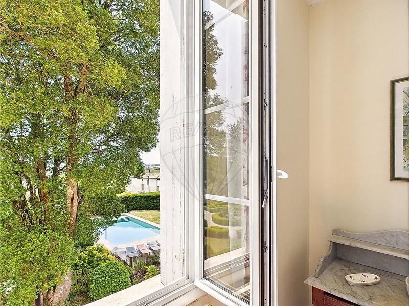 Maison de maîtres - 531 m² - 11 pièces