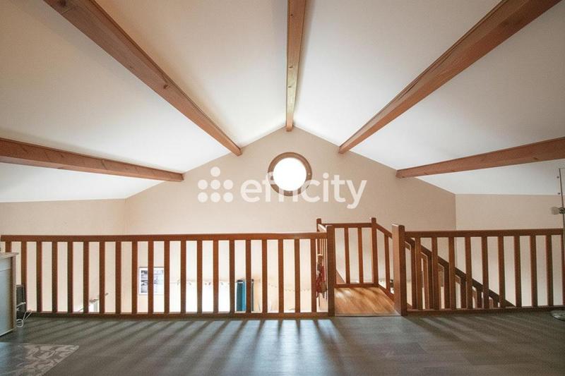 Maison - 201 m² - 9 pièces