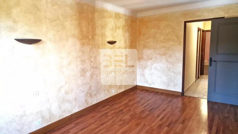 Propriété - 193 m² - 5 pièces