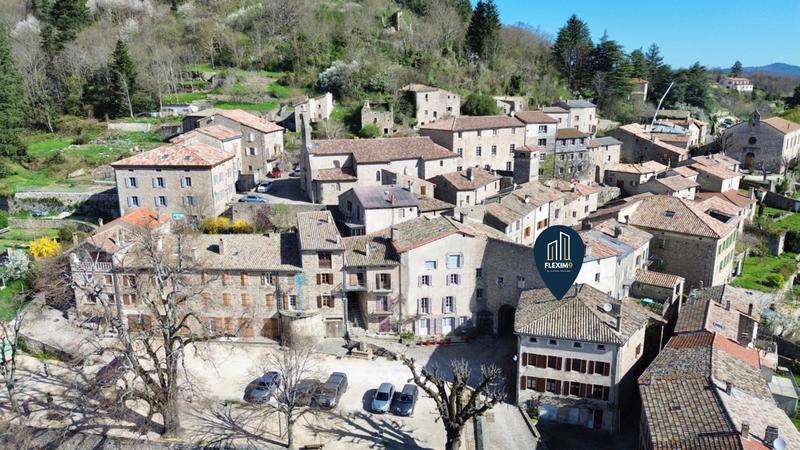 Maison - 157 m² - 8 pièces