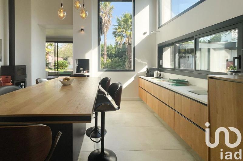 Maison - 590 m² - 11 pièces