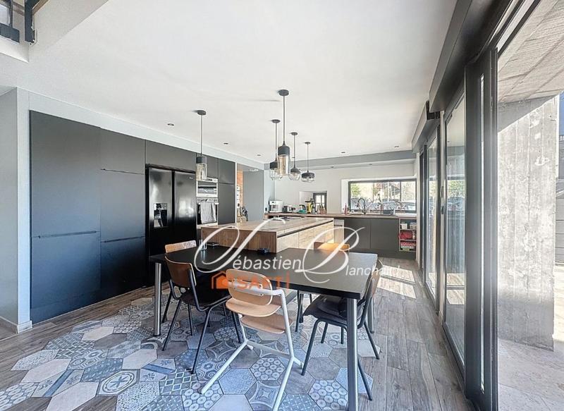 Maison - 269 m² - 8 pièces