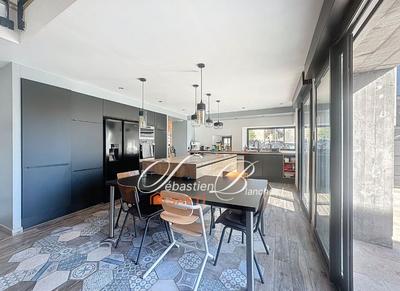 Maison - 269 m² - 8 pièces