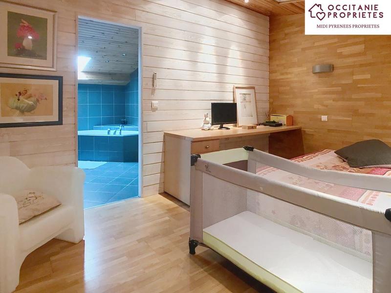 Propriété - 360 m² - 10 pièces