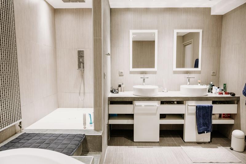 Maison contemporaine - 355 m² - 10 pièces