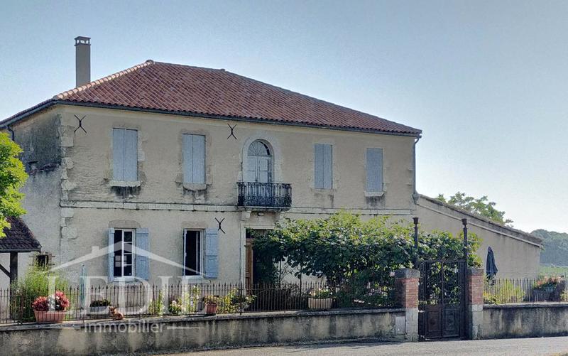 Maison - 330 m² - 6 pièces