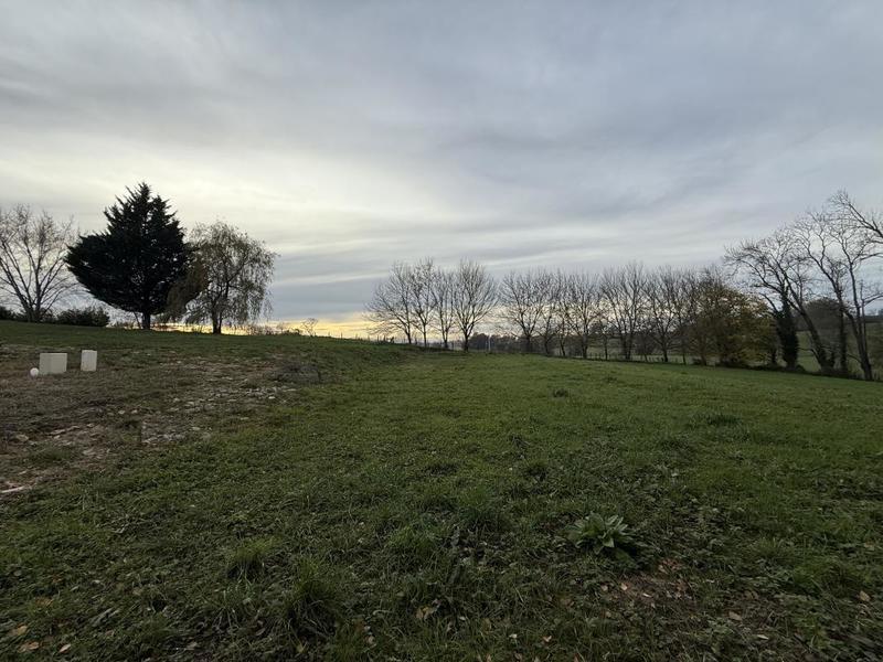 Terrain constructible - 1 477 m²