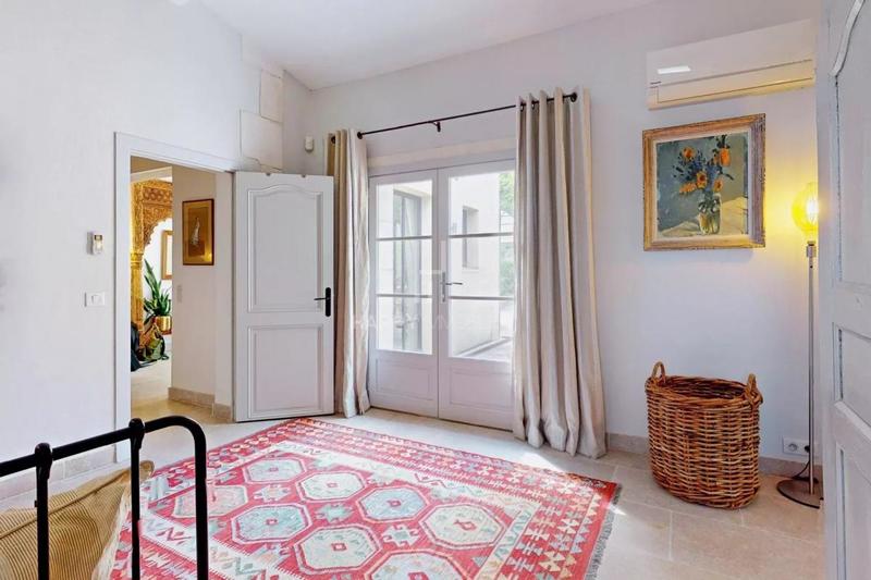 Propriété - 230 m² - 6 pièces