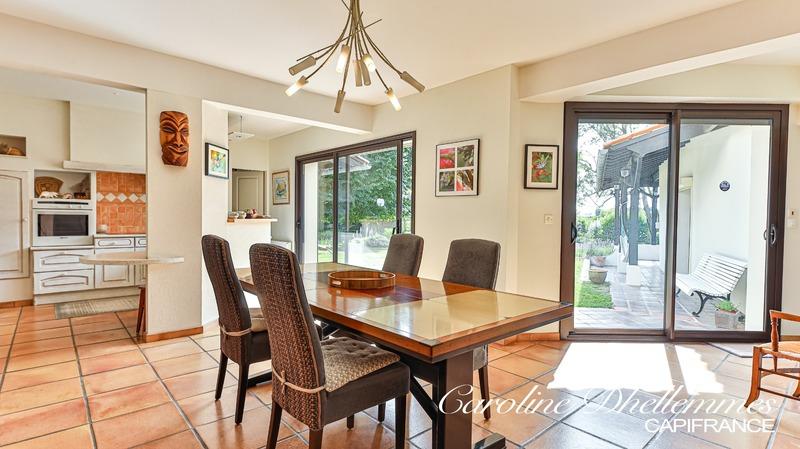 Maison - 218 m² - 8 pièces