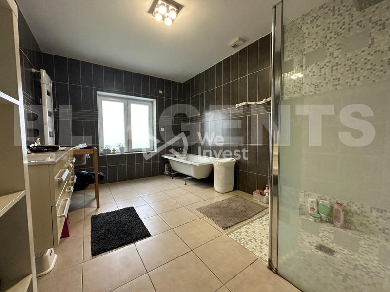 Maison - 200 m² - 5 pièces