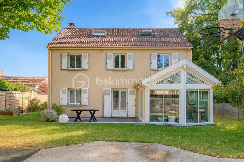 Maison - 201 m² - 7 pièces