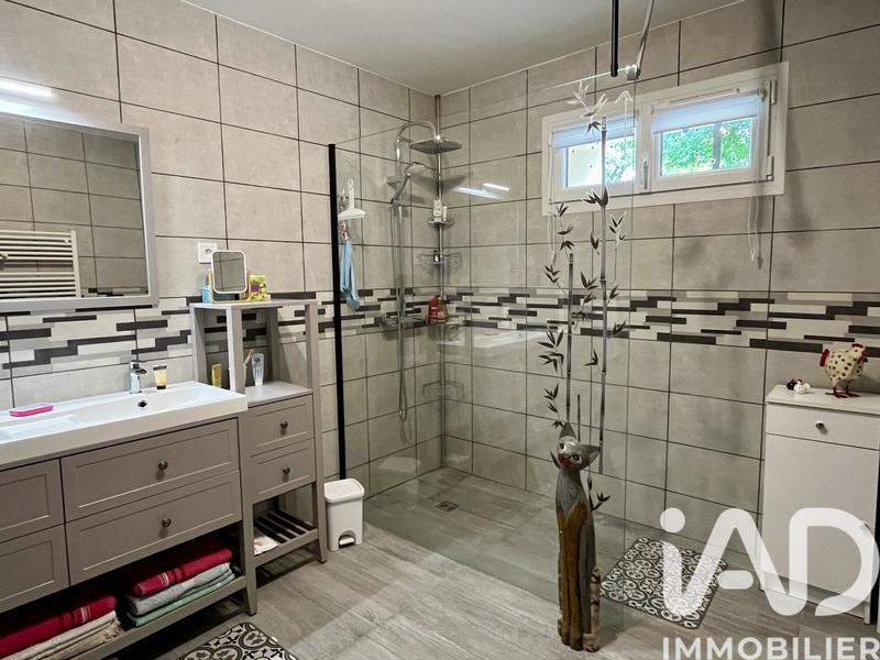 Maison - 221 m² - 7 pièces