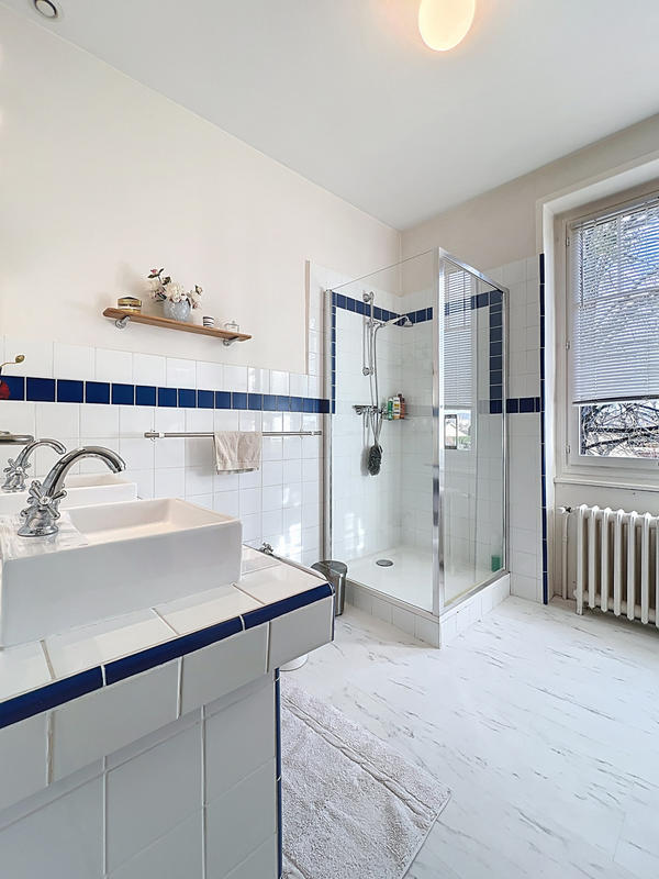 Maison - 196 m² - 8 pièces