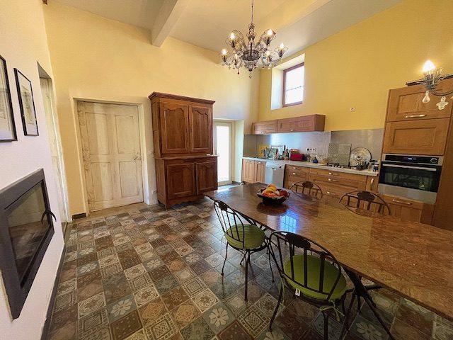 Maison - 406 m² - 8 pièces