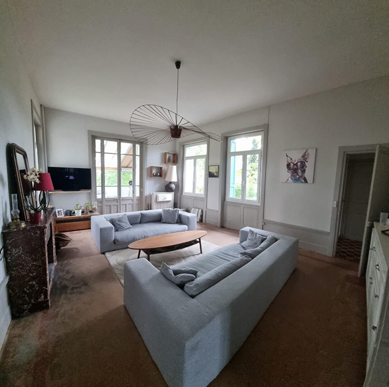 Maison - 325 m² - 10 pièces