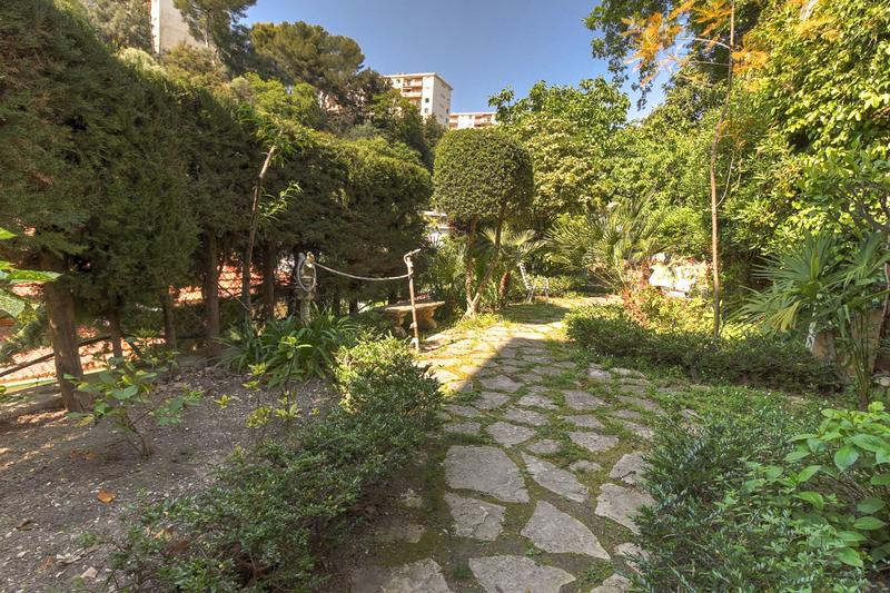 Maison - 255 m² - 6 pièces