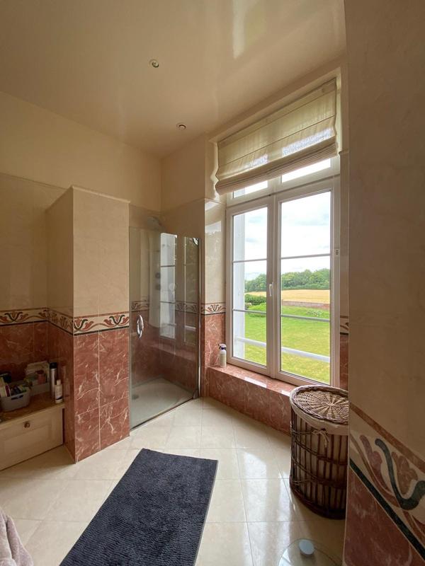 Maison - 266 m² - 8 pièces