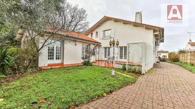 Maison - 213 m² - 7 pièces