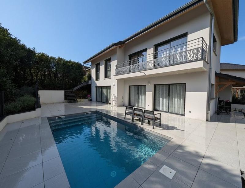 Maison - 240 m² - 6 pièces