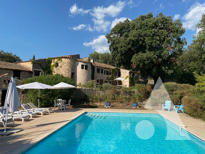 Maison - 490 m² - 19 pièces