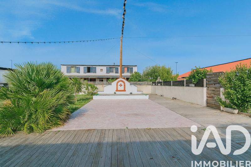 Maison - 930 m² - 4 pièces