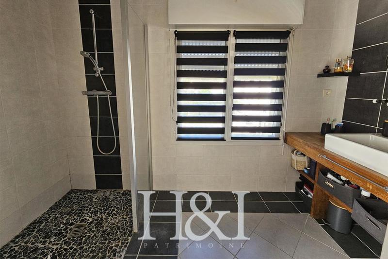 Propriété - 145 m² - 5 pièces