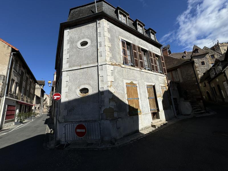 Maison ancienne - 230 m² - 6 pièces