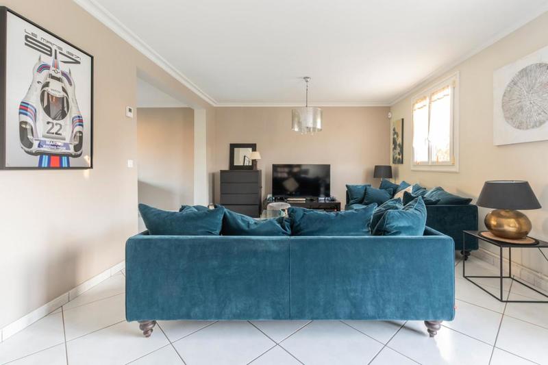 Maison - 202 m² - 8 pièces